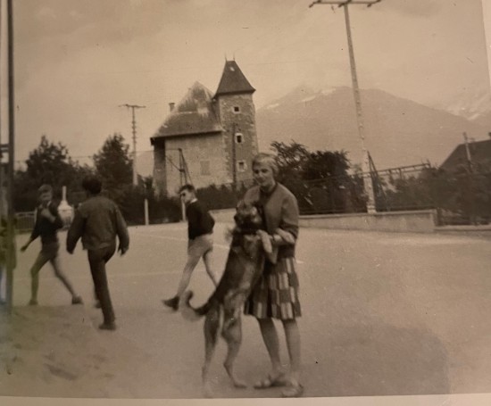 N130 Mercury Colette joue  avec notre chien