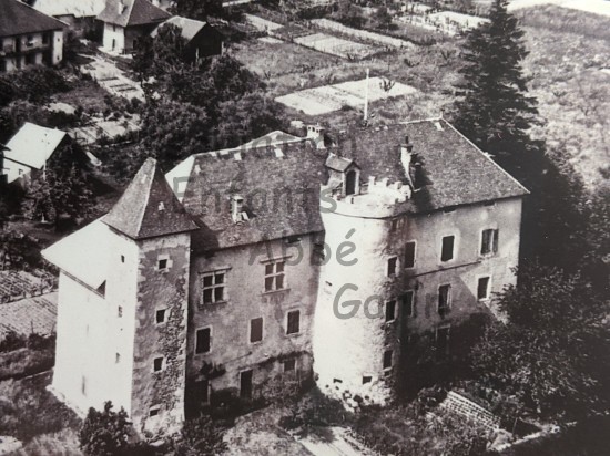 N165 Mercury château de Chevron XIV (qui a caché des juifs pendant la guerre )